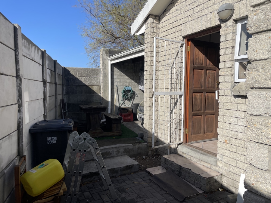 2 Bedroom Property for Sale in De Kuilen Western Cape